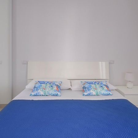 Dolcevitasuites - Modern 3 Bdr Villa In S. Lorenzo Рейтані Екстер'єр фото