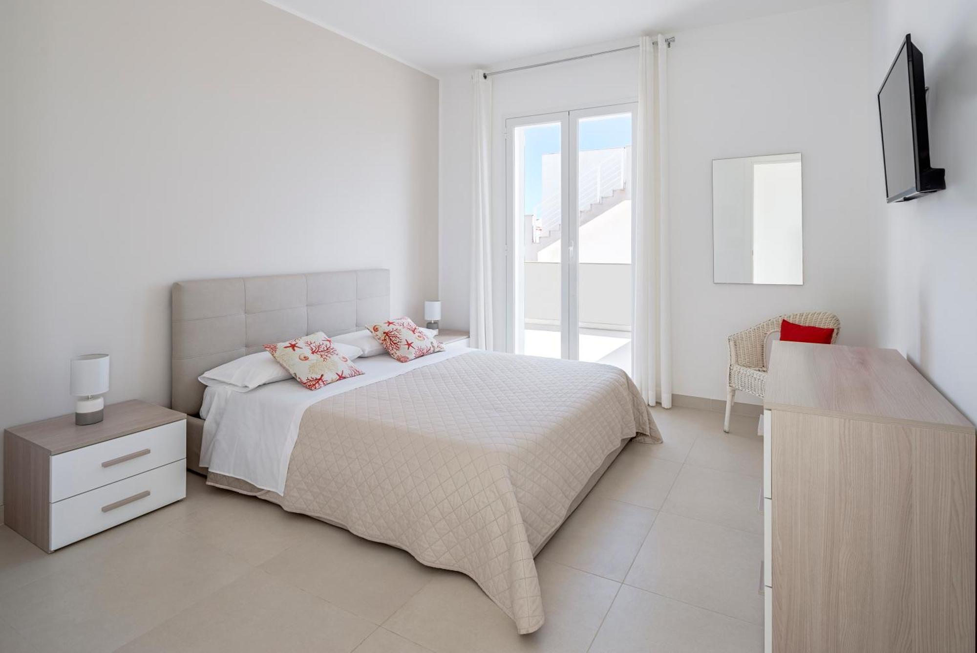 Dolcevitasuites - Modern 3 Bdr Villa In S. Lorenzo Рейтані Екстер'єр фото