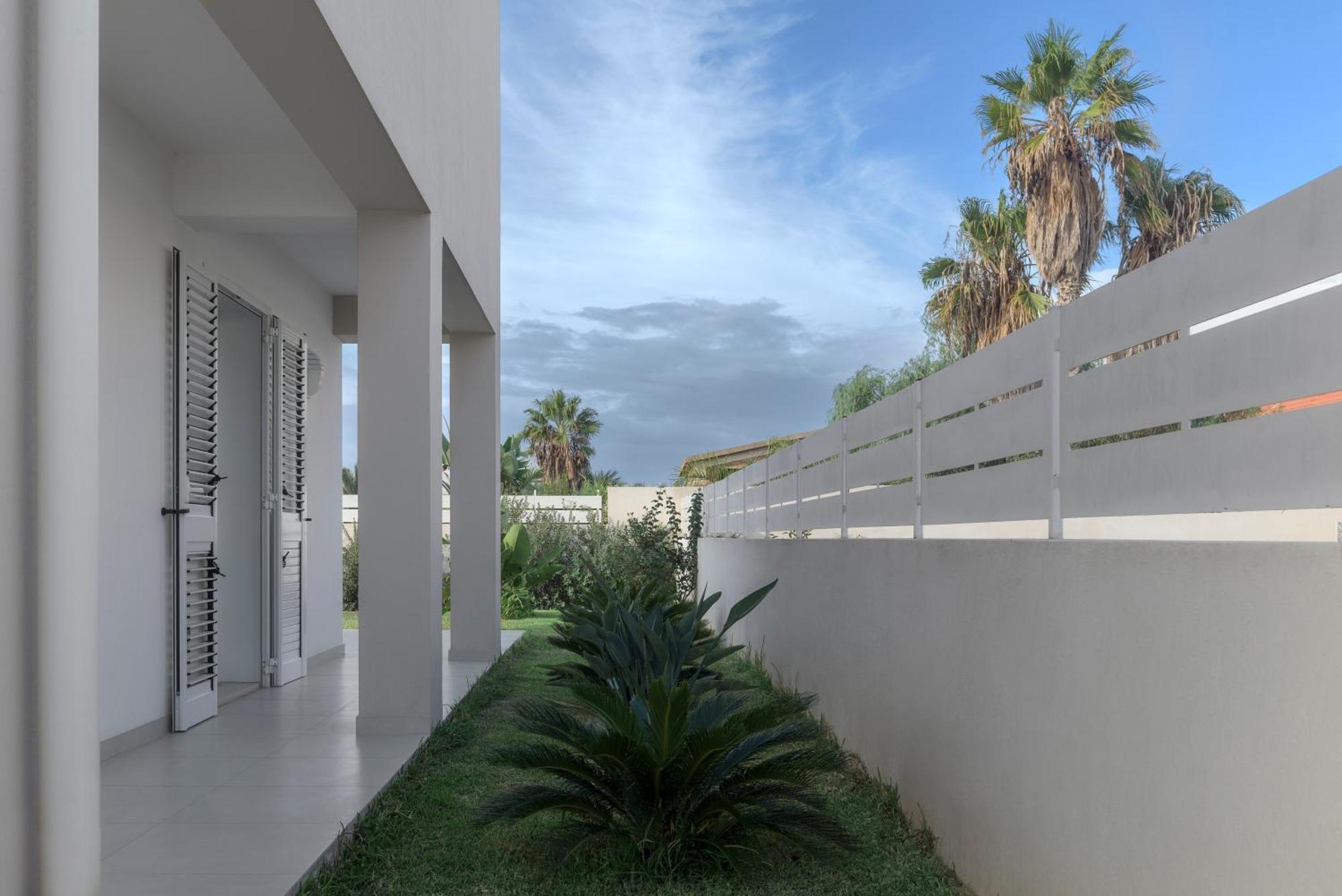 Dolcevitasuites - Modern 3 Bdr Villa In S. Lorenzo Рейтані Екстер'єр фото