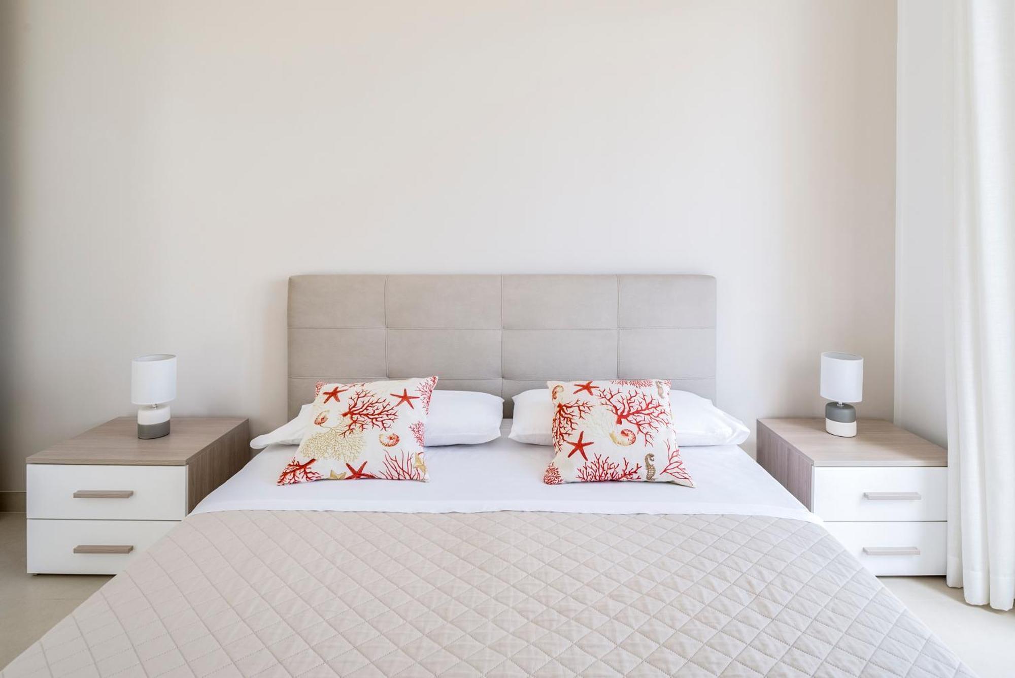 Dolcevitasuites - Modern 3 Bdr Villa In S. Lorenzo Рейтані Екстер'єр фото