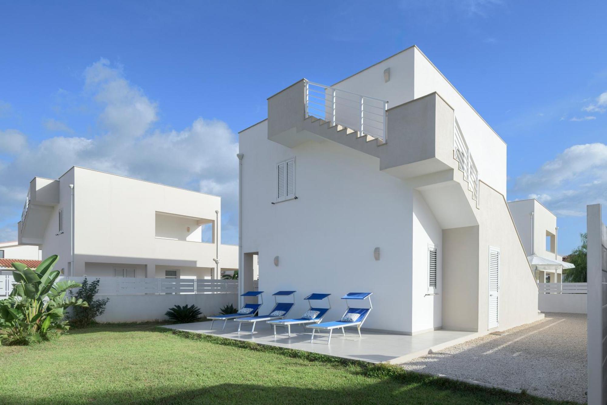 Dolcevitasuites - Modern 3 Bdr Villa In S. Lorenzo Рейтані Екстер'єр фото