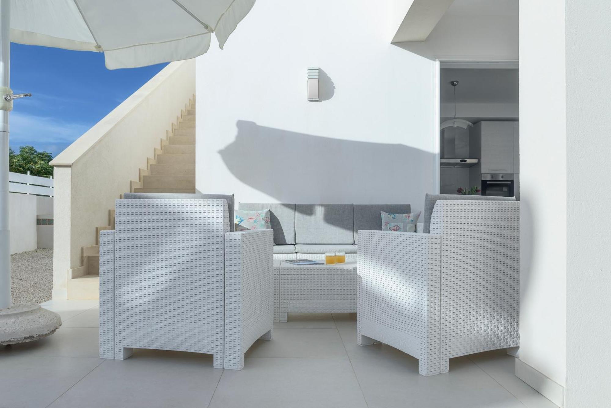 Dolcevitasuites - Modern 3 Bdr Villa In S. Lorenzo Рейтані Екстер'єр фото