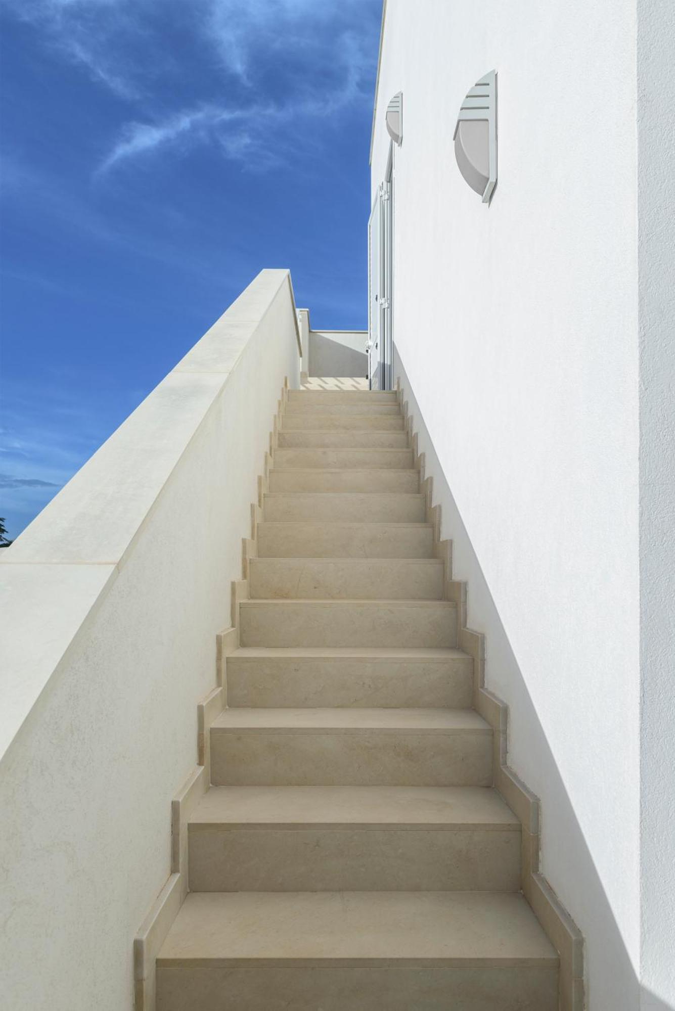 Dolcevitasuites - Modern 3 Bdr Villa In S. Lorenzo Рейтані Екстер'єр фото