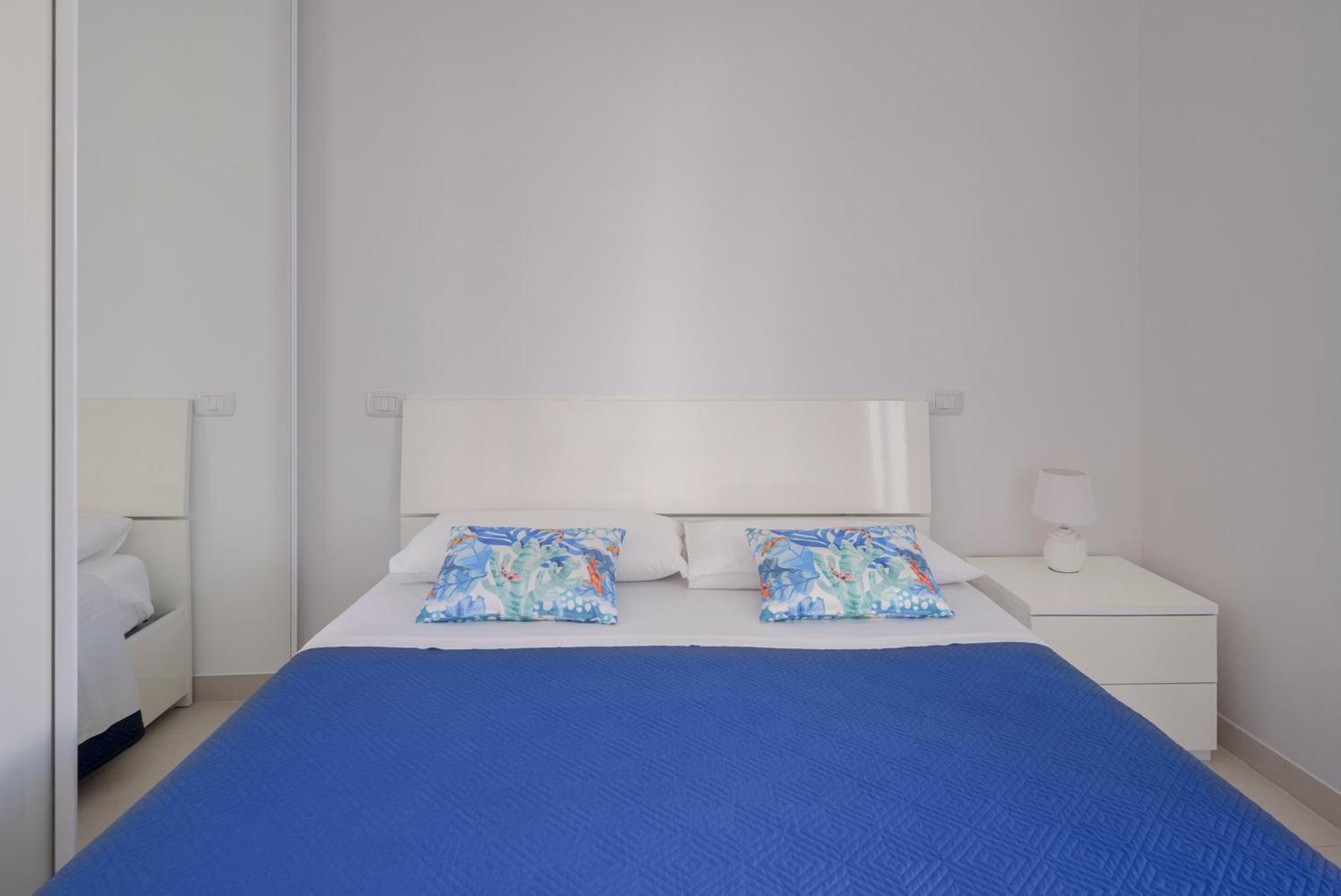 Dolcevitasuites - Modern 3 Bdr Villa In S. Lorenzo Рейтані Екстер'єр фото