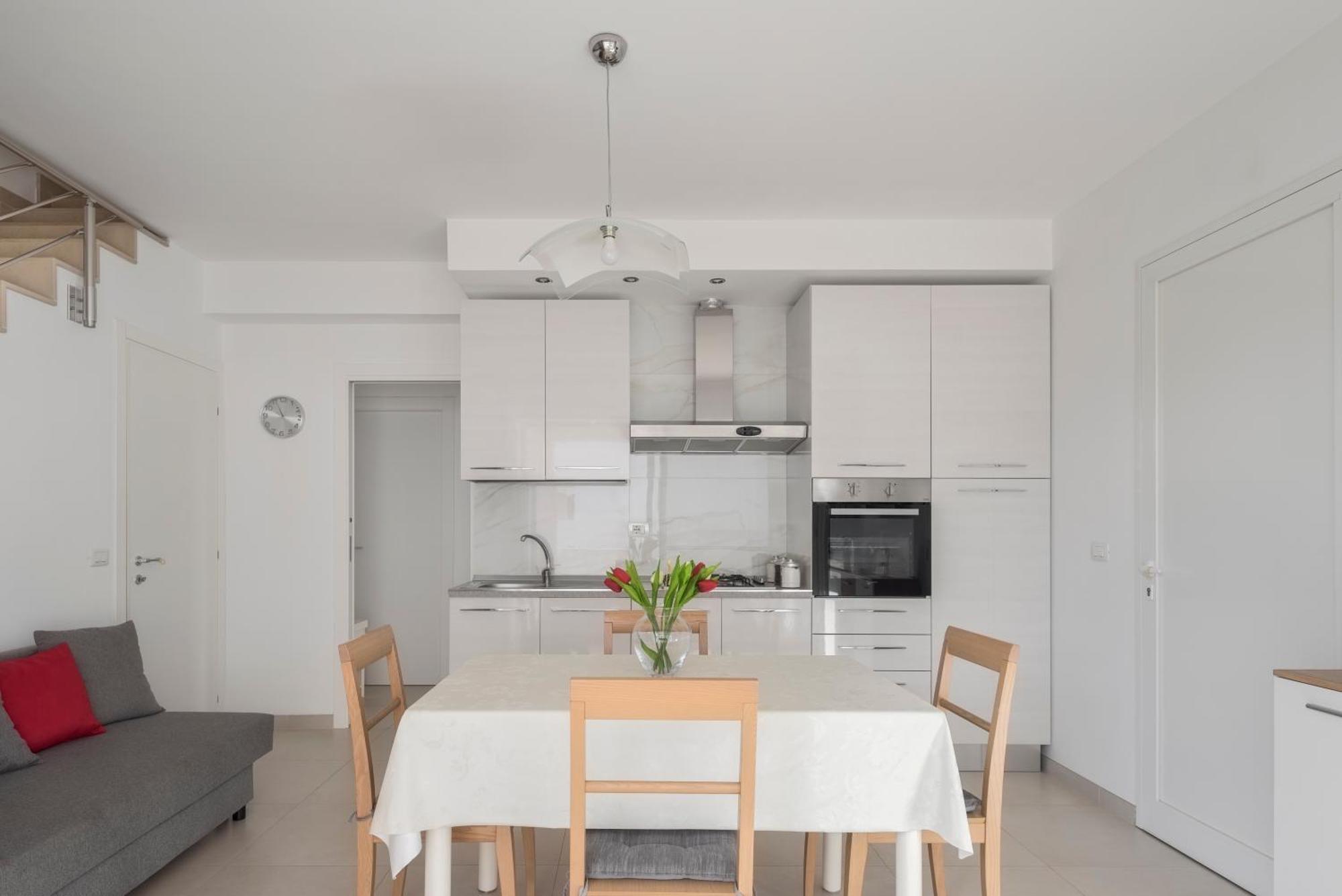 Dolcevitasuites - Modern 3 Bdr Villa In S. Lorenzo Рейтані Екстер'єр фото