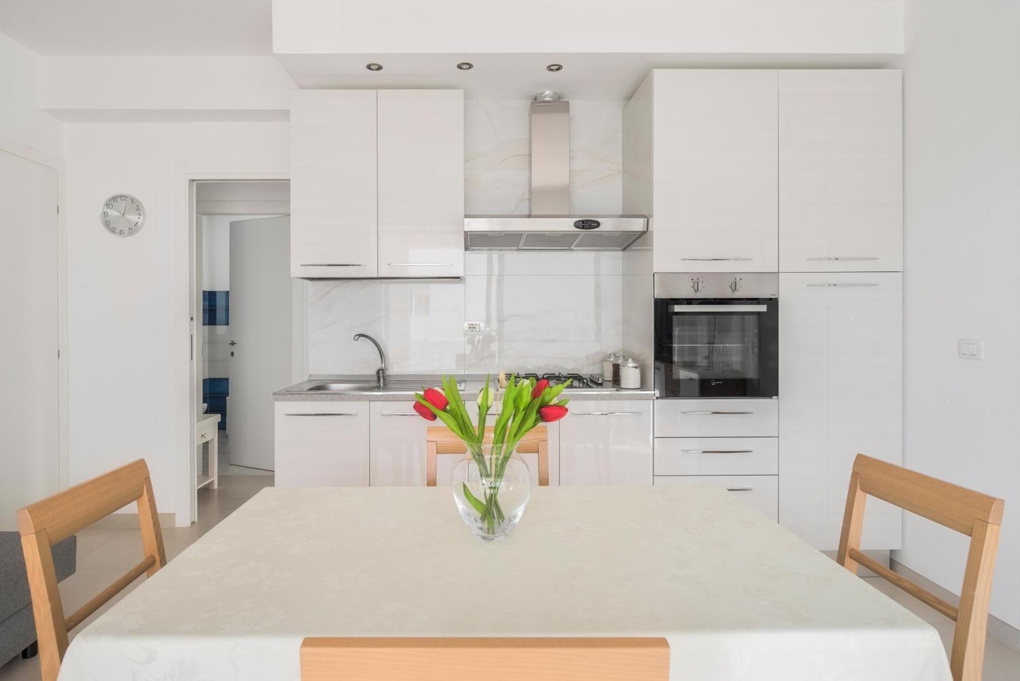 Dolcevitasuites - Modern 3 Bdr Villa In S. Lorenzo Рейтані Екстер'єр фото