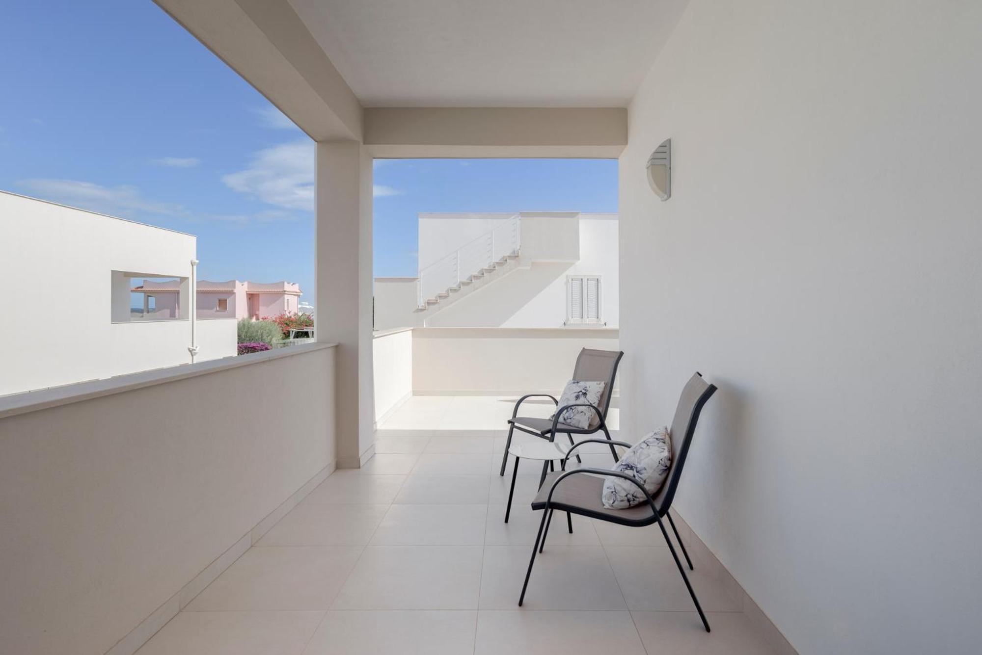 Dolcevitasuites - Modern 3 Bdr Villa In S. Lorenzo Рейтані Екстер'єр фото