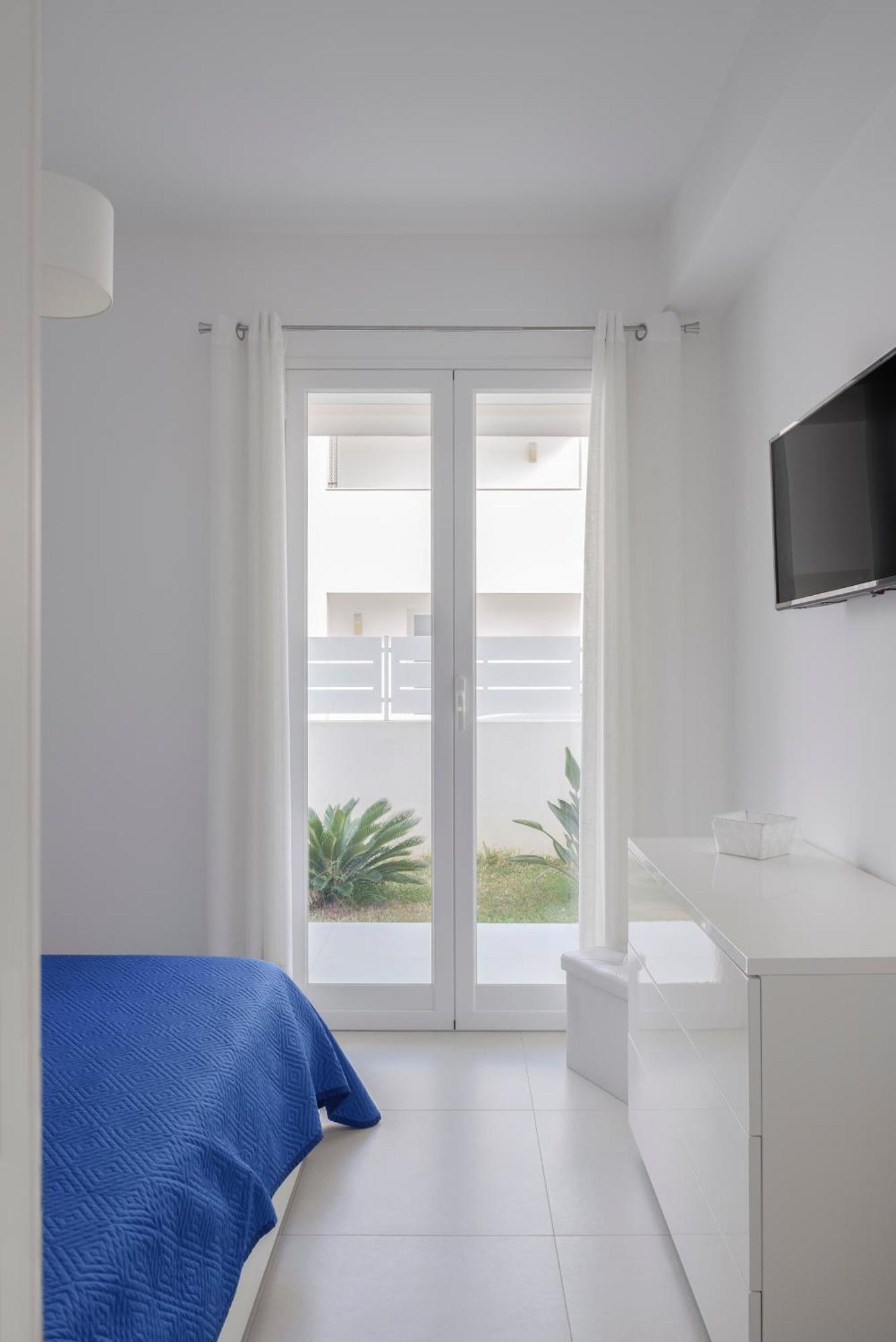 Dolcevitasuites - Modern 3 Bdr Villa In S. Lorenzo Рейтані Екстер'єр фото